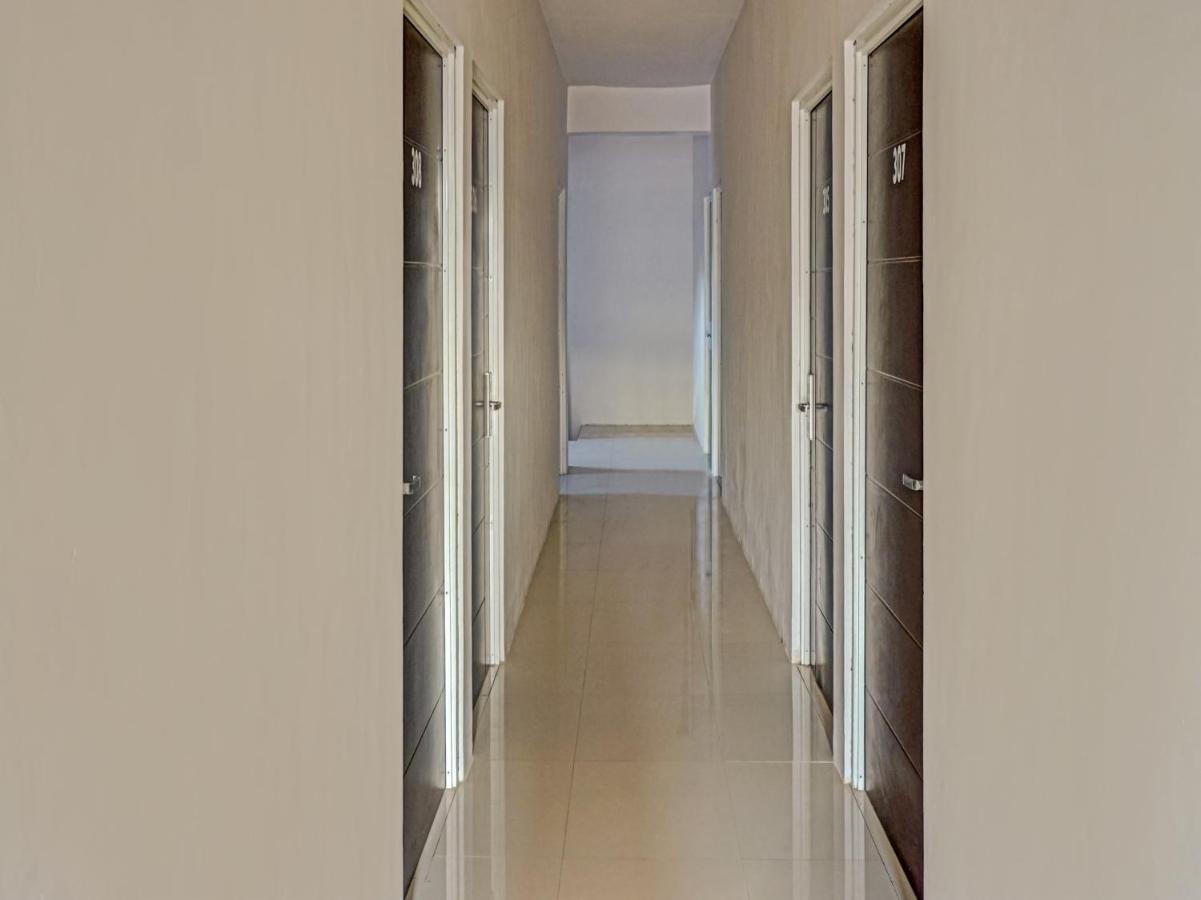Reddoorz At Jalan Somba Opu Losari Makassar Esterno foto