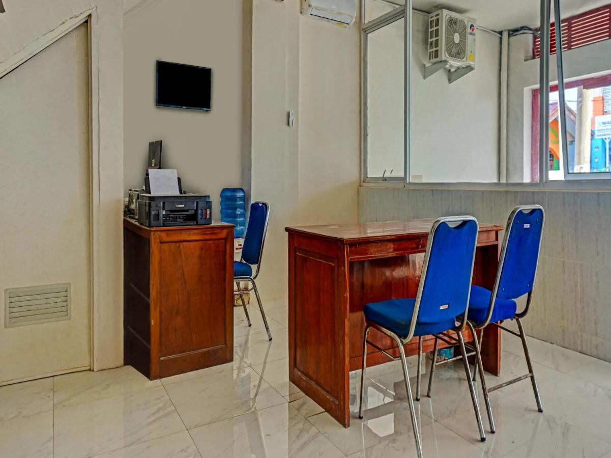Reddoorz At Jalan Somba Opu Losari Makassar Esterno foto