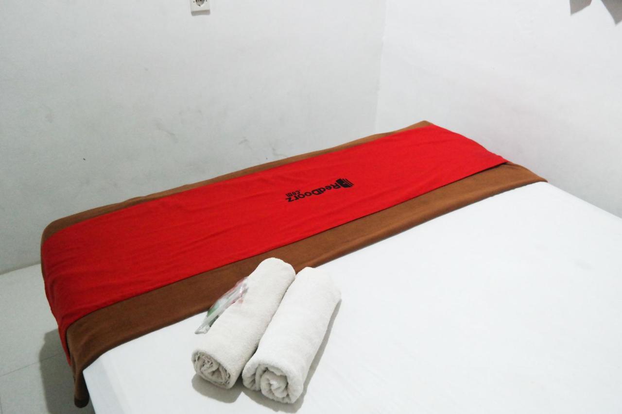 Reddoorz At Jalan Somba Opu Losari Makassar Esterno foto