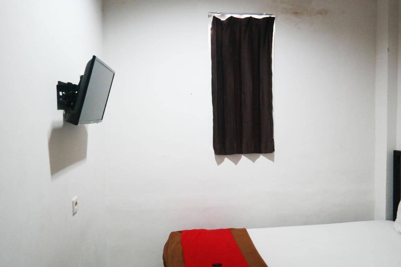 Reddoorz At Jalan Somba Opu Losari Makassar Esterno foto