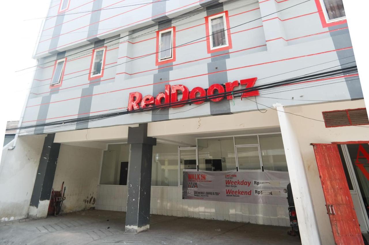 Reddoorz At Jalan Somba Opu Losari Makassar Esterno foto