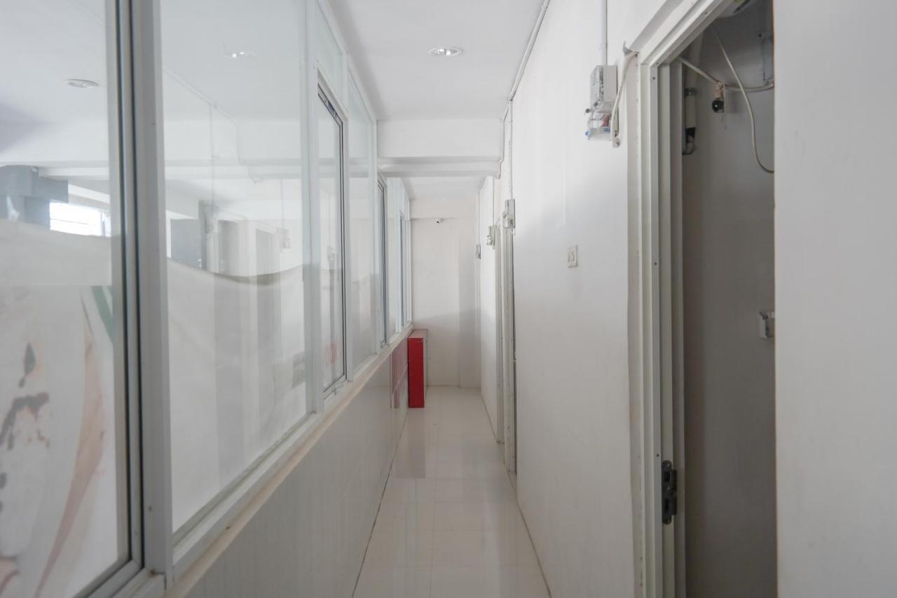 Reddoorz At Jalan Somba Opu Losari Makassar Esterno foto