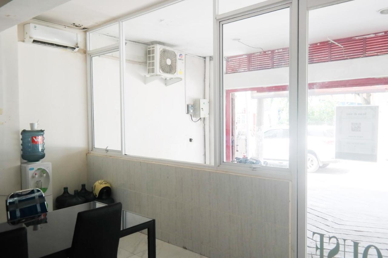 Reddoorz At Jalan Somba Opu Losari Makassar Esterno foto