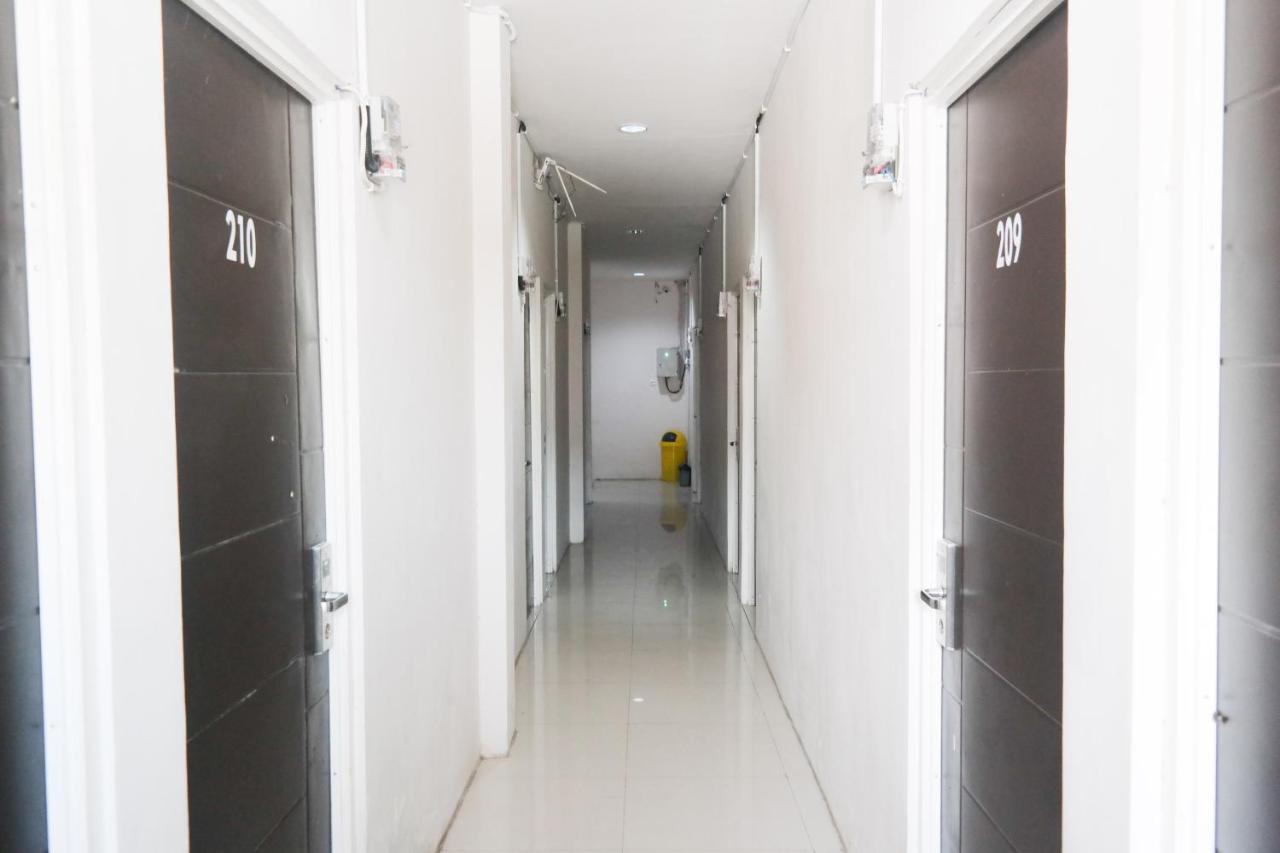 Reddoorz At Jalan Somba Opu Losari Makassar Esterno foto