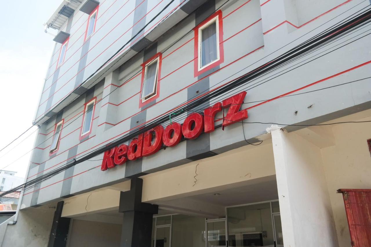 Reddoorz At Jalan Somba Opu Losari Makassar Esterno foto