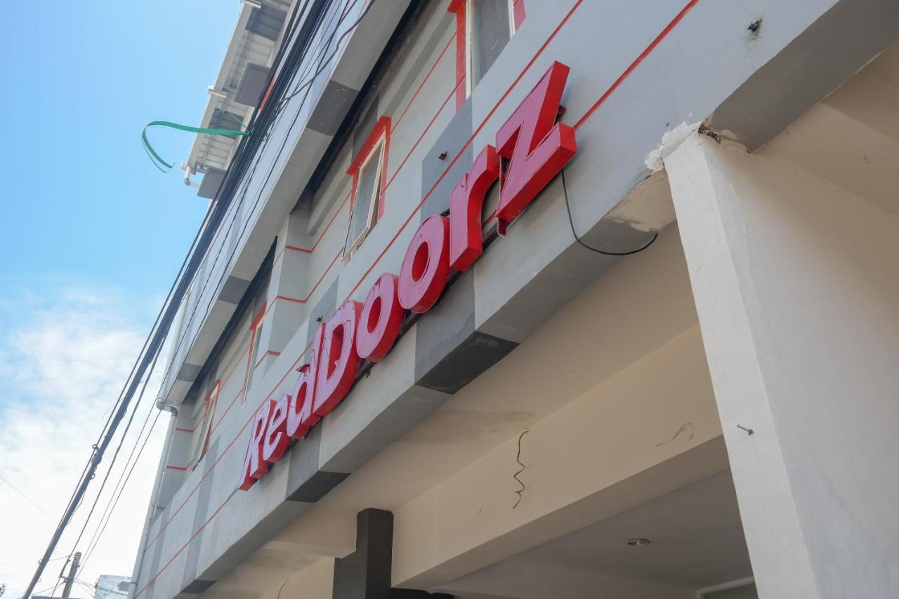 Reddoorz At Jalan Somba Opu Losari Makassar Esterno foto
