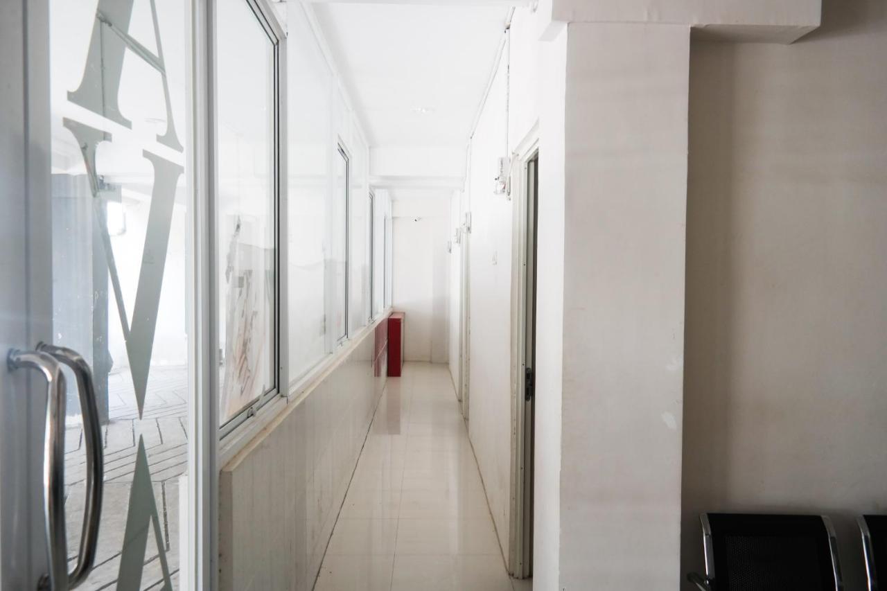Reddoorz At Jalan Somba Opu Losari Makassar Esterno foto
