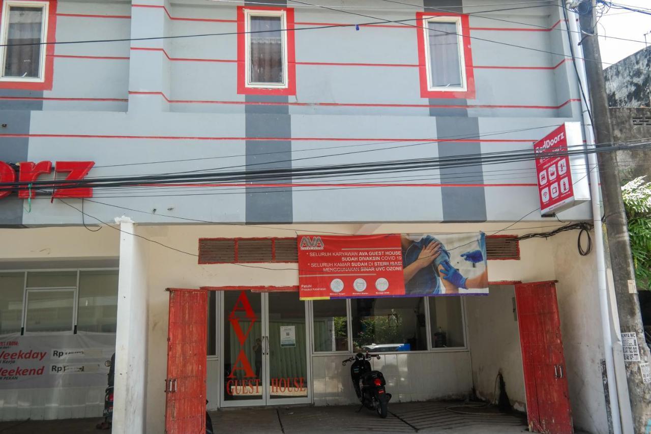 Reddoorz At Jalan Somba Opu Losari Makassar Esterno foto